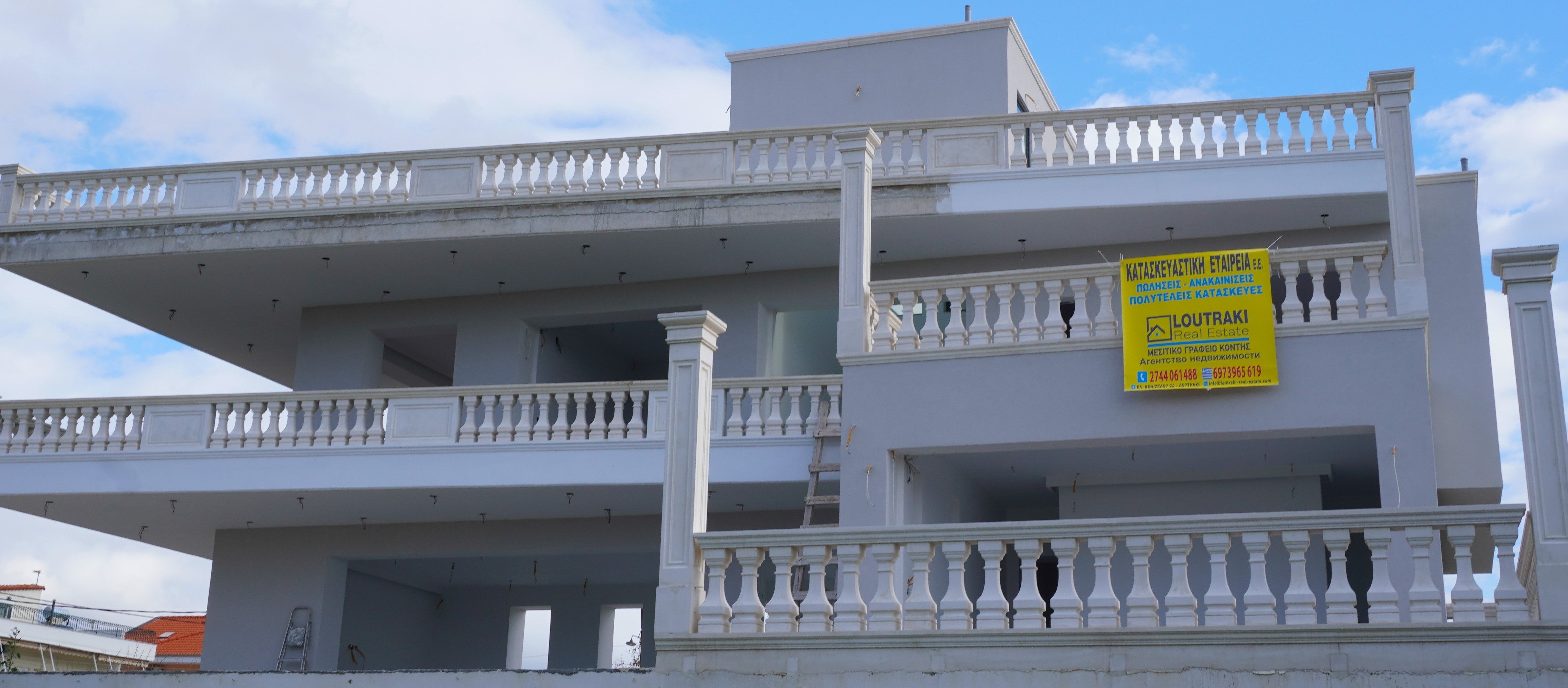 ΠΩΛΕΙΤΑΙ ΠΟΛΥΤΕΛΗΣ  ΒΙΛΑ  ΣΤΟ  ΛΟΥΤΡΑΚΙ  ΚΟΡΙΝΘΙΑΣ