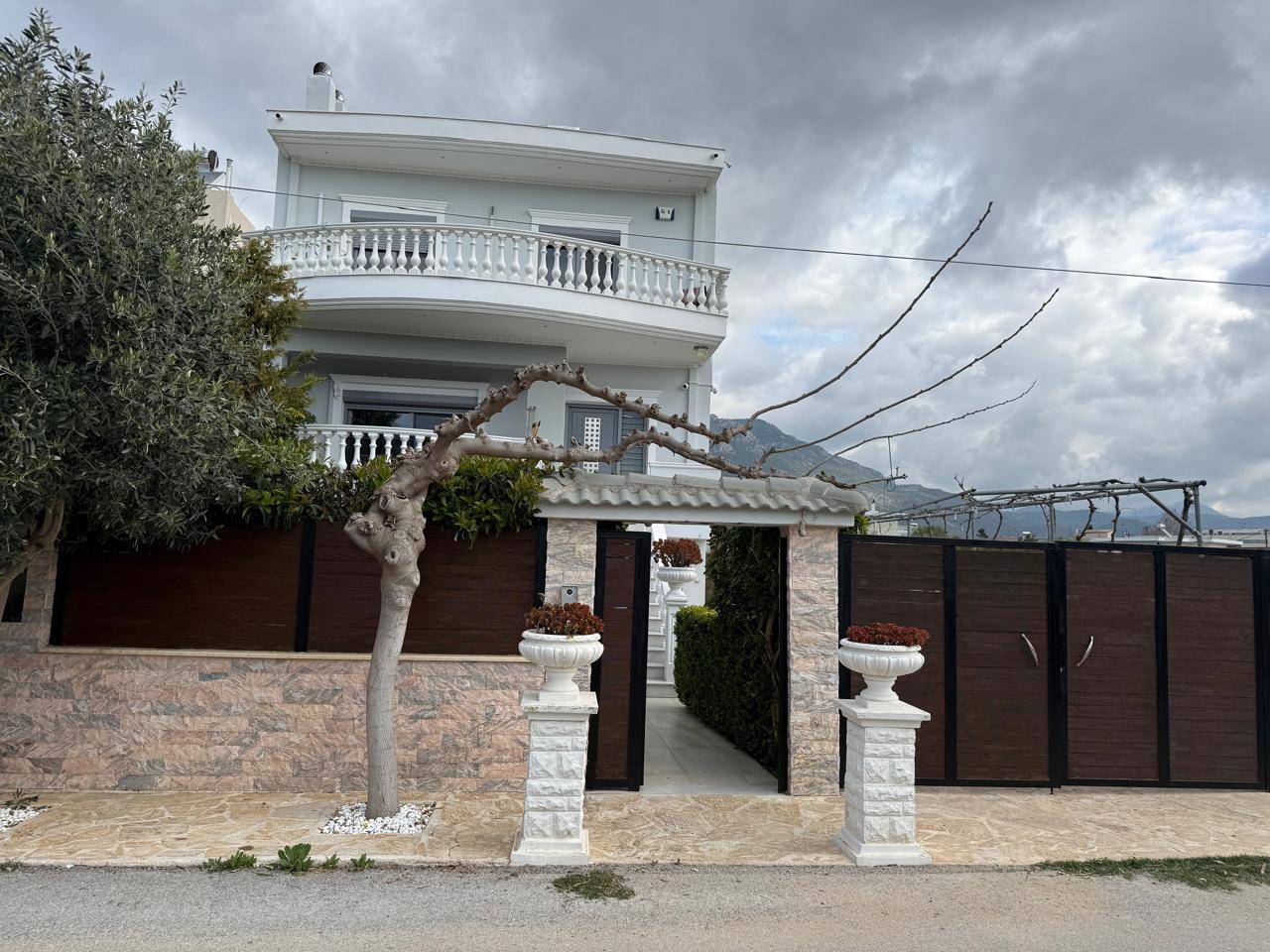 ΕΝΟΙΚΙΑΖΕΤΑΙ ΠΟΛΥΤΕΛΗΣ ΜΕΖΟΝΕΤΑ ΣΤΗΝ ΠΕΡΙΟΧΗ ΛΕΙΒΑΔΑΚΙ ΛΟΥΤΡΑΚΙΟΥ